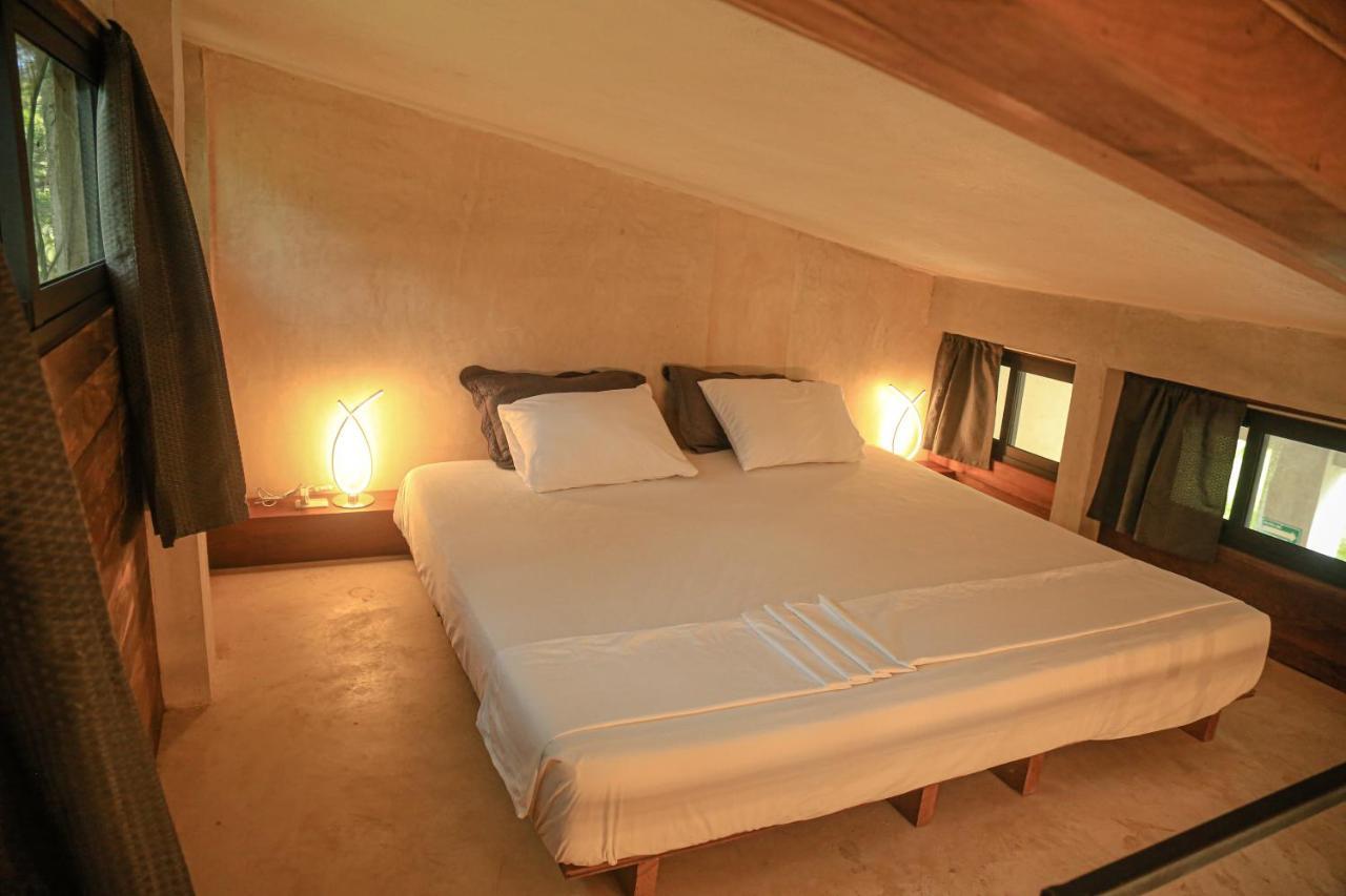 Hotel Makaaba Eco-Boutique Bacalar Eksteriør bilde A bedroom in a treehouse