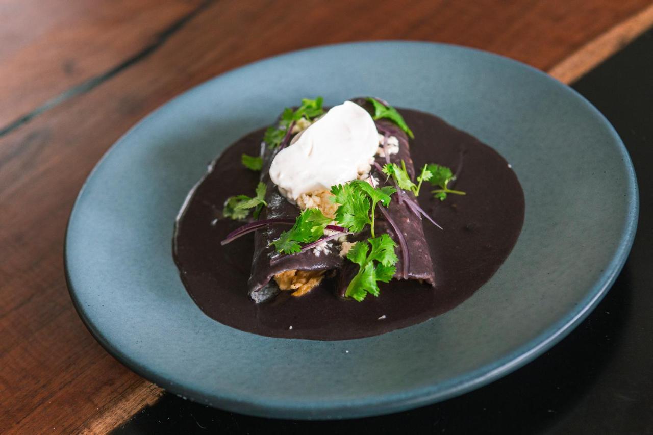 Hotel Makaaba Eco-Boutique Bacalar Eksteriør bilde A plate of mole negro