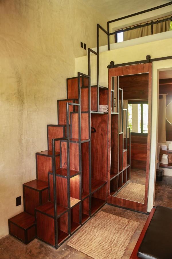 Hotel Makaaba Eco-Boutique Bacalar Eksteriør bilde Stairs in a tiny home