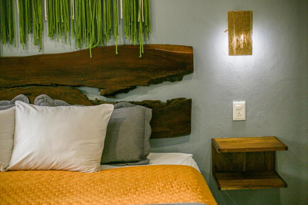 Hotel Makaaba Eco-Boutique Bacalar Eksteriør bilde A wall-mounted light