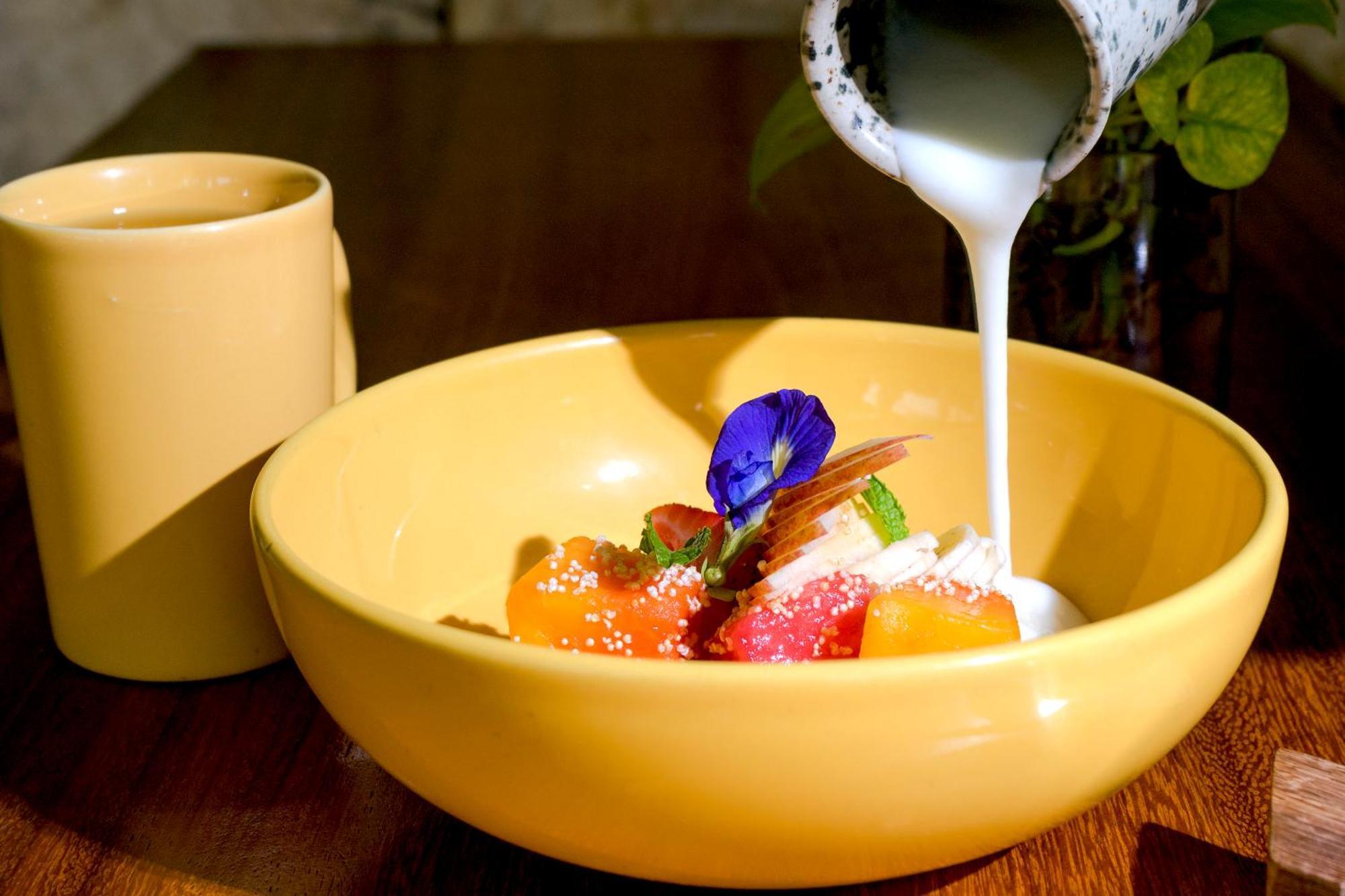 Hotel Makaaba Eco-Boutique Bacalar Eksteriør bilde A fruit salad with edible flowers